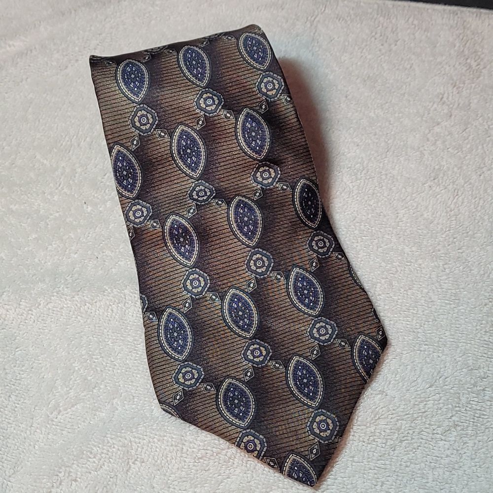 Halston‎ men's all silk tie